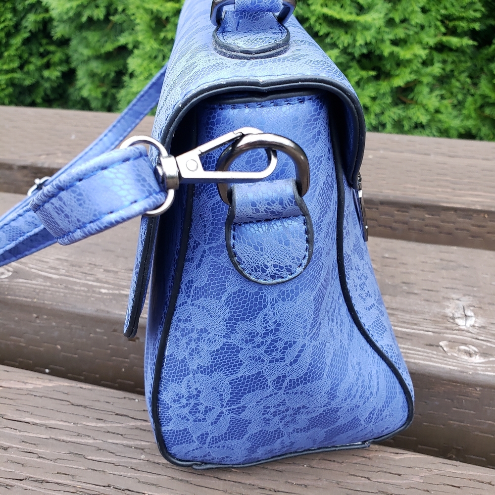 Blue purse with lace look print - Picture 6 of 10